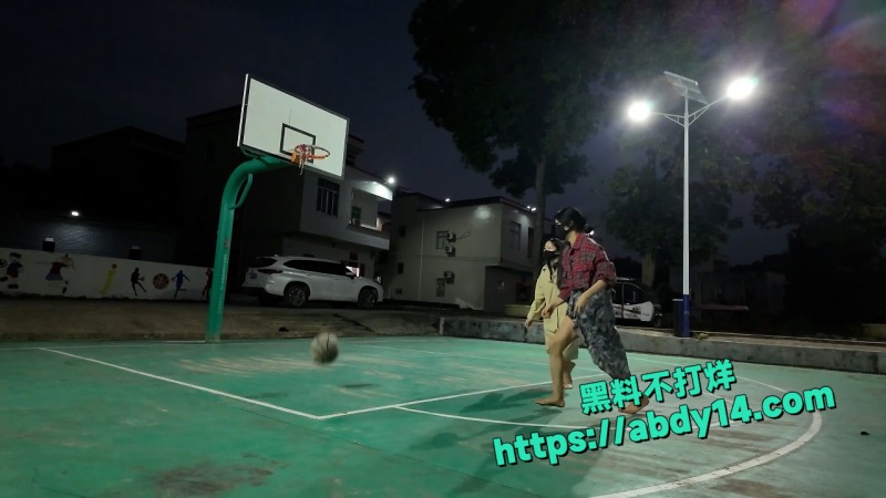 大胆露出无视路人 1