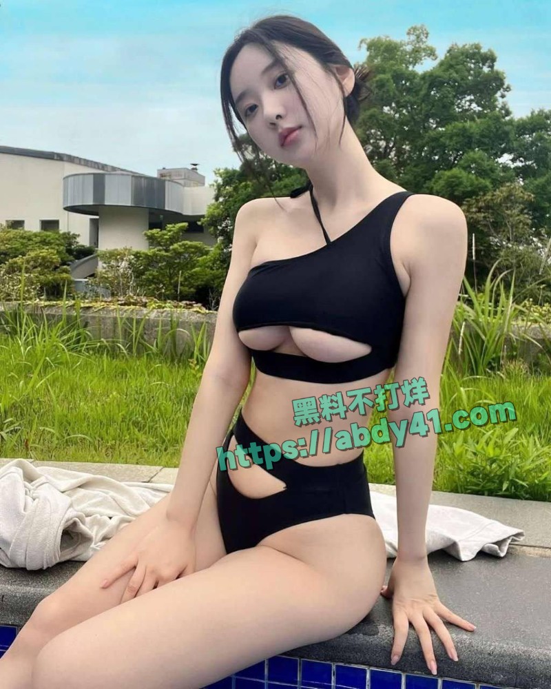 反差婊学生装被男友后入