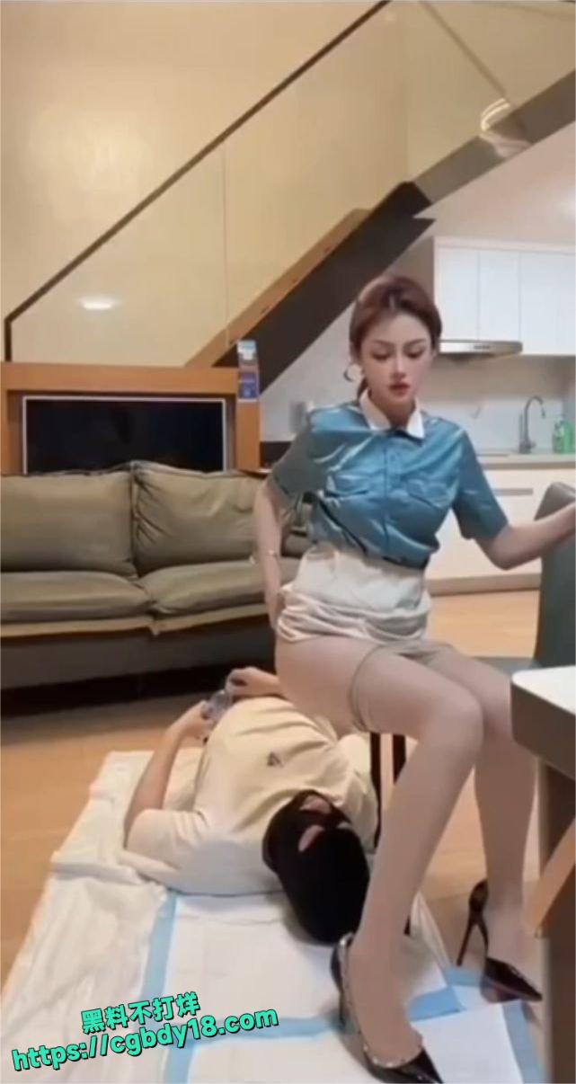 空姐大便马桶4