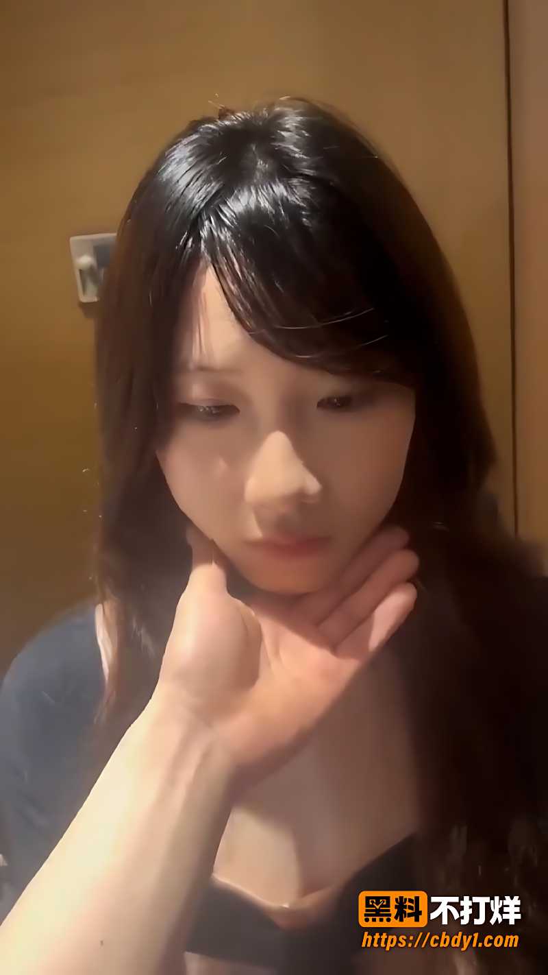 小KK镜前自拍俯身伺候肉棒7