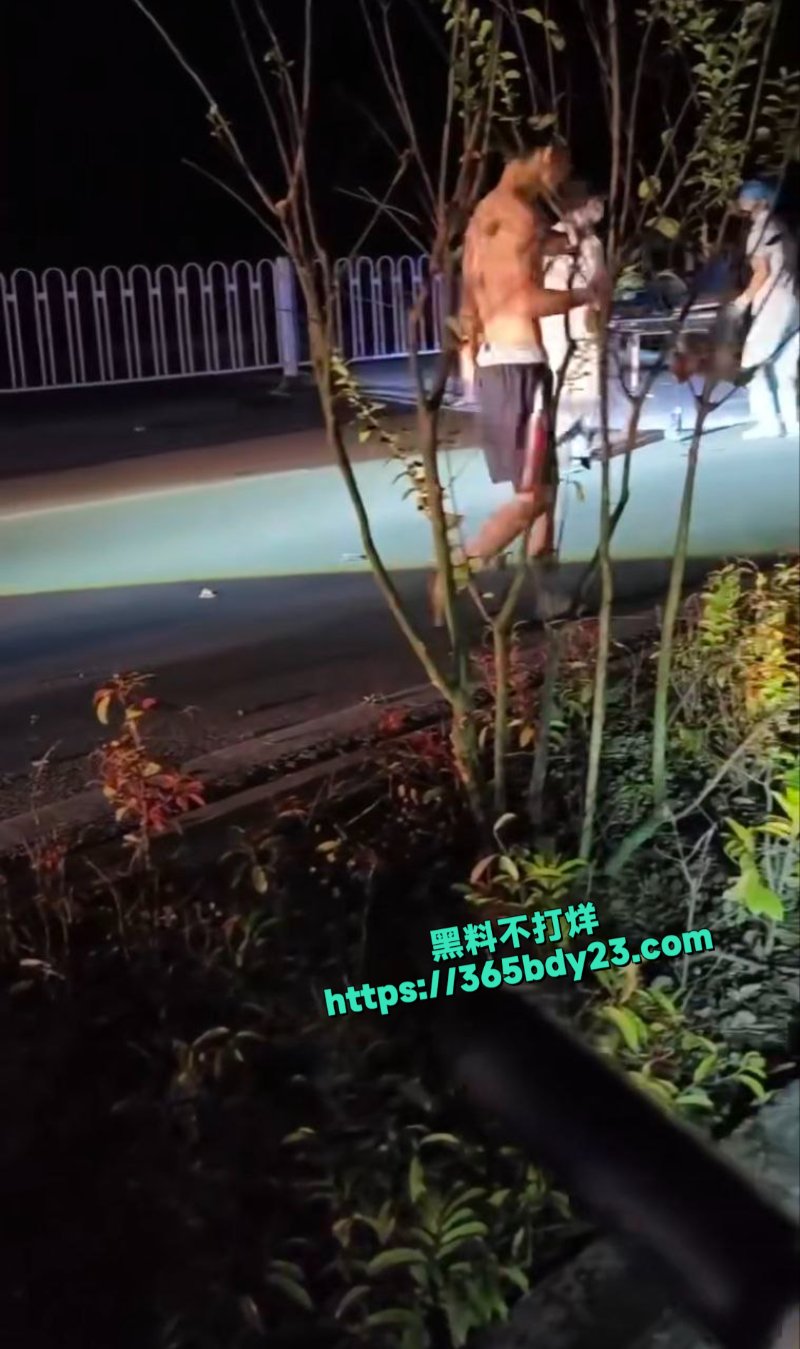 小伙带女朋友兜风出车祸去世2