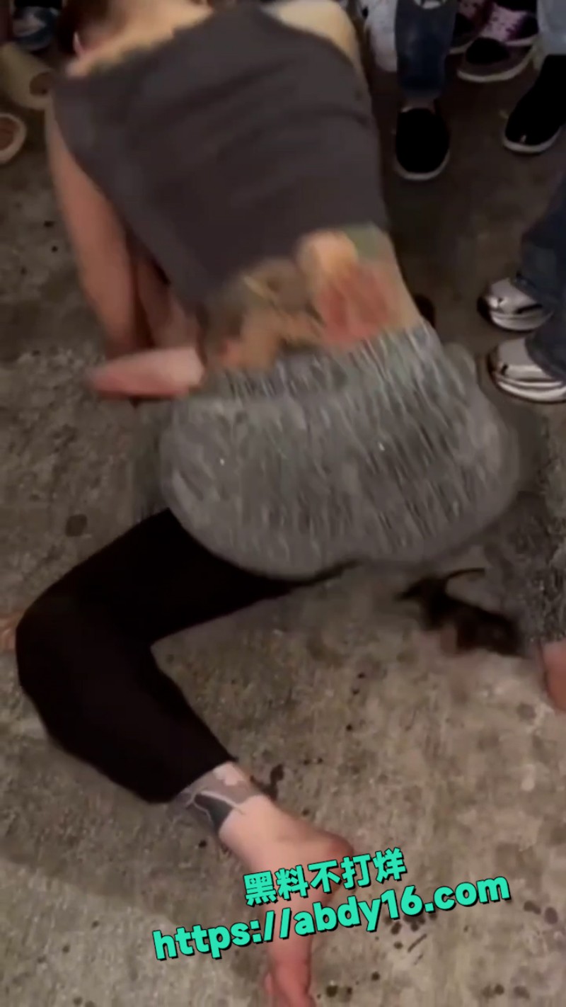 纹身精神小妹激情撕逼 6
