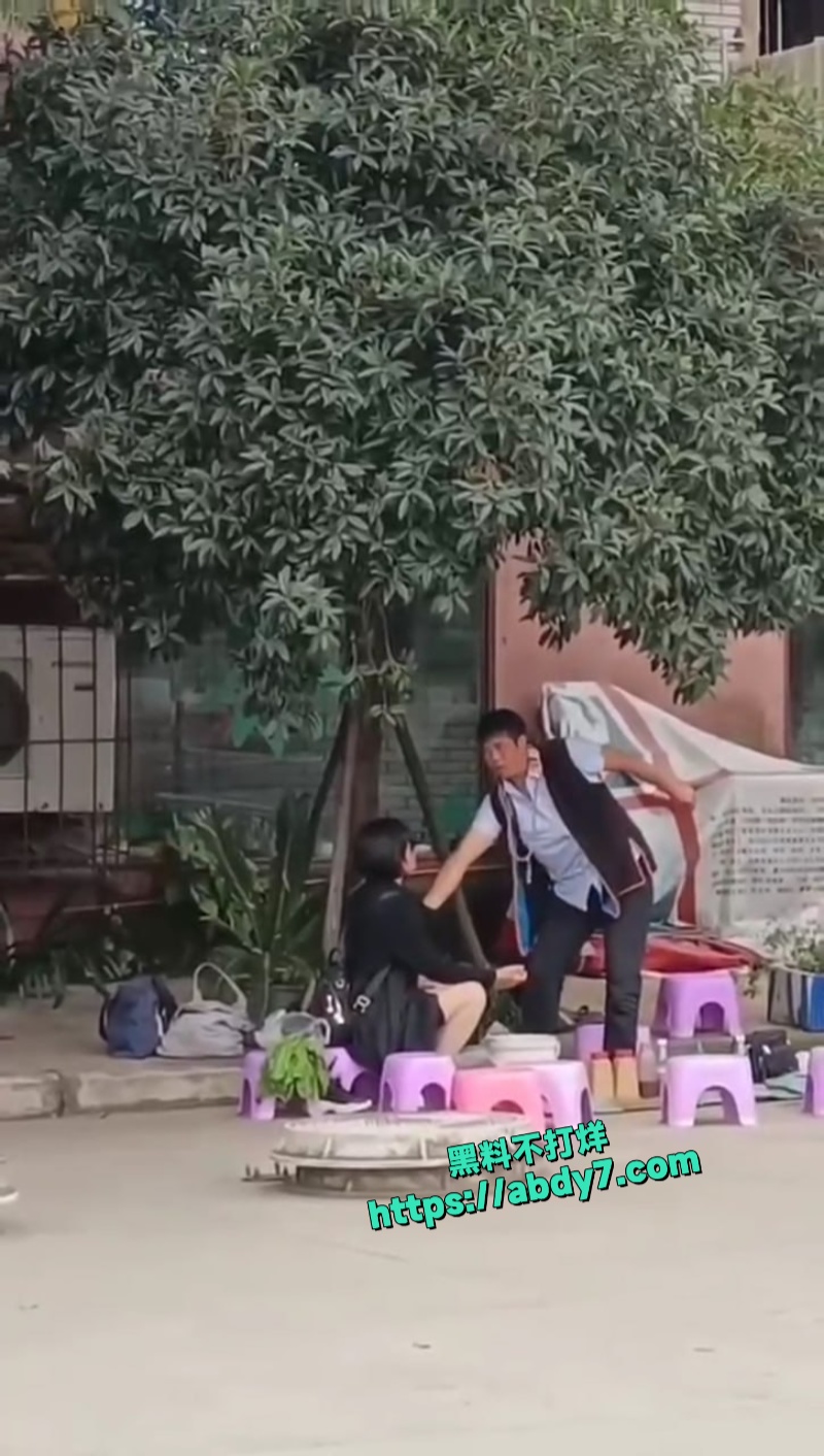 公园惊现奇葩算卦老神仙摸逼揉胸就知福祸吉凶 7