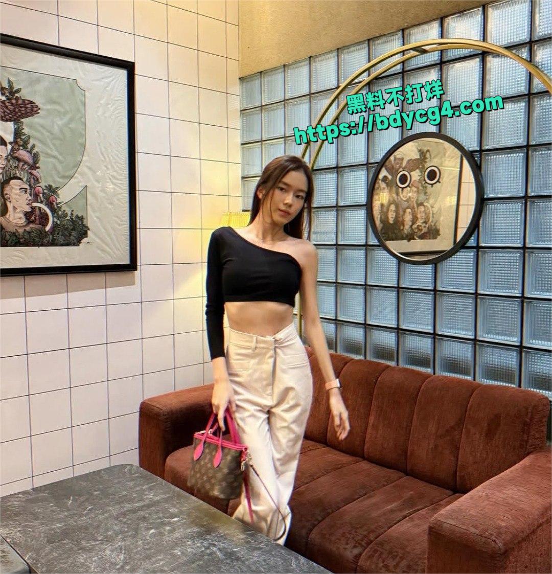 高颜值混血儿小网美9