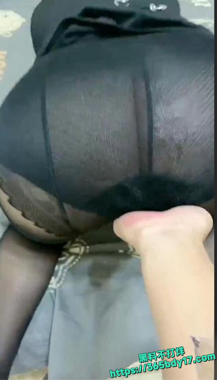海角社区小姨子黑丝乱伦 2.