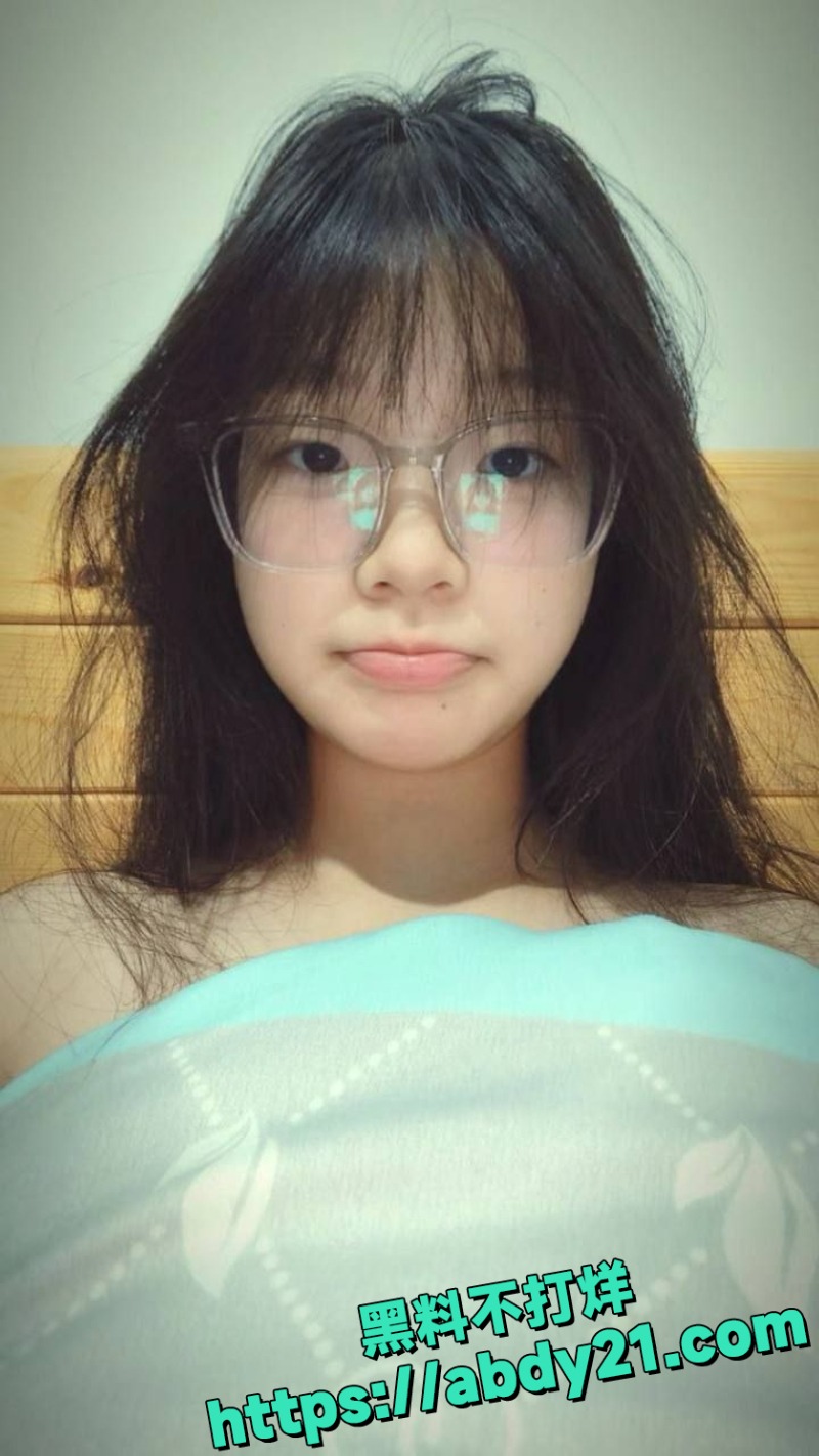 学生妹莹莹私拍视频 5