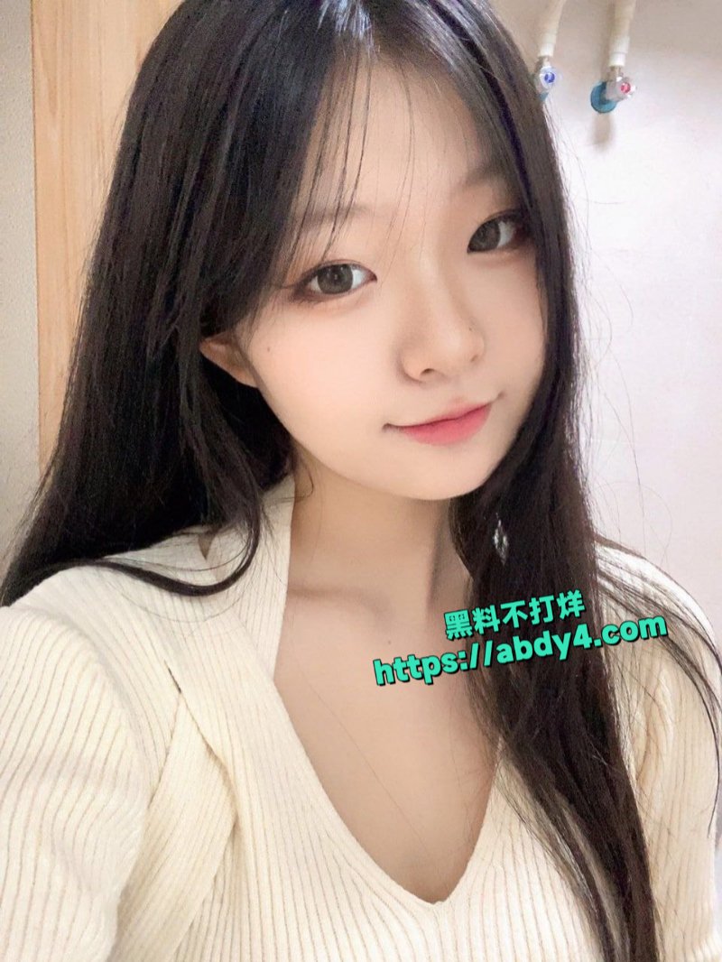 清纯小母狗独坐教室最后一排1