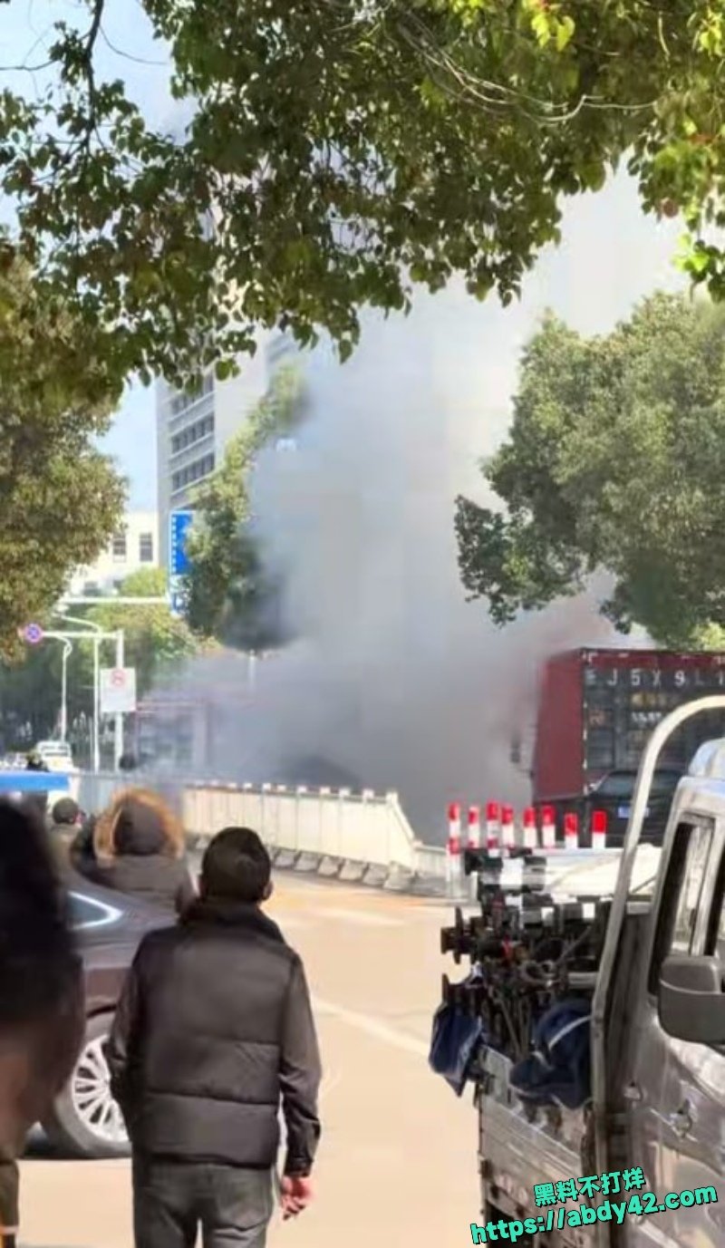 台州半坦小区附近发生一起严重交通事故5