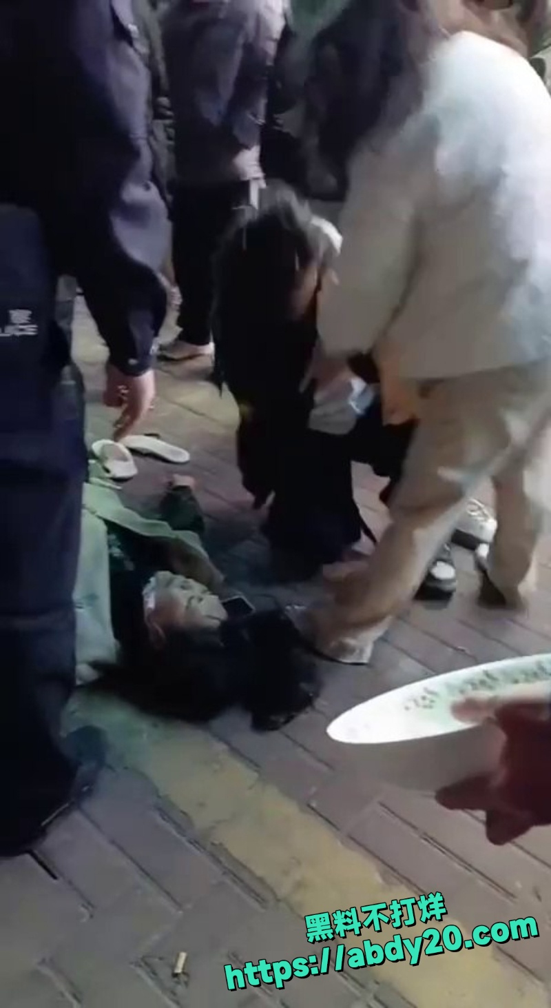 女子扯头发扭头锁技致命一击 9
