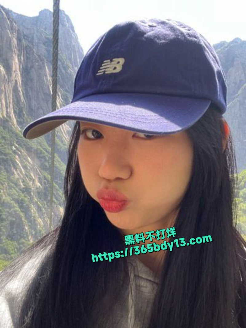 反差眼镜妹momocats平时学霸背后却是只骚母狗给金主老头操5