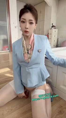 抖音小梅付费大尺度裸舞道具插比4