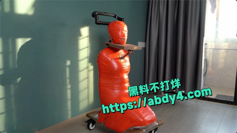 闪闪工作室重磅调教作品人体家具胶带木乃伊 4