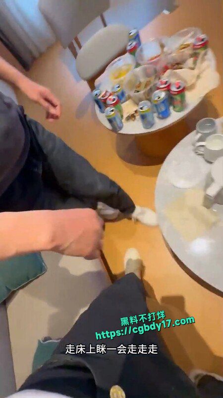 反差绿帽灌醉老婆 勾引好兄弟实录34