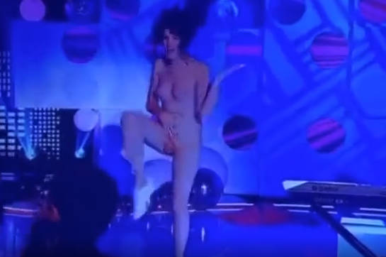 新奇liveshow裸体男娘舞台热舞 鸡巴晃荡蓝光下疯狂扭腰超带感