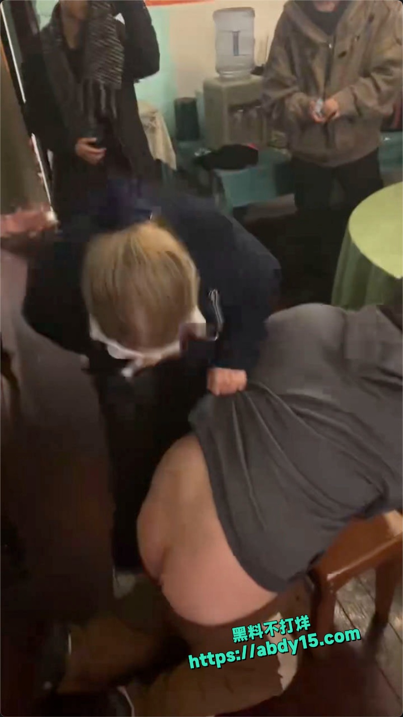 大妈化身女王调教男奴 12