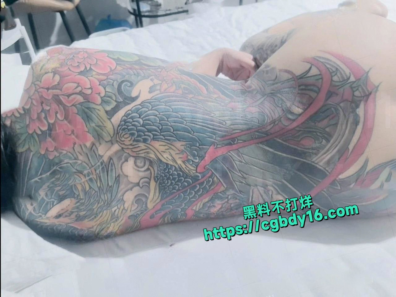 性感纹身女无意识随意摆玩操菊花导尿插肛屎都粘出来了3