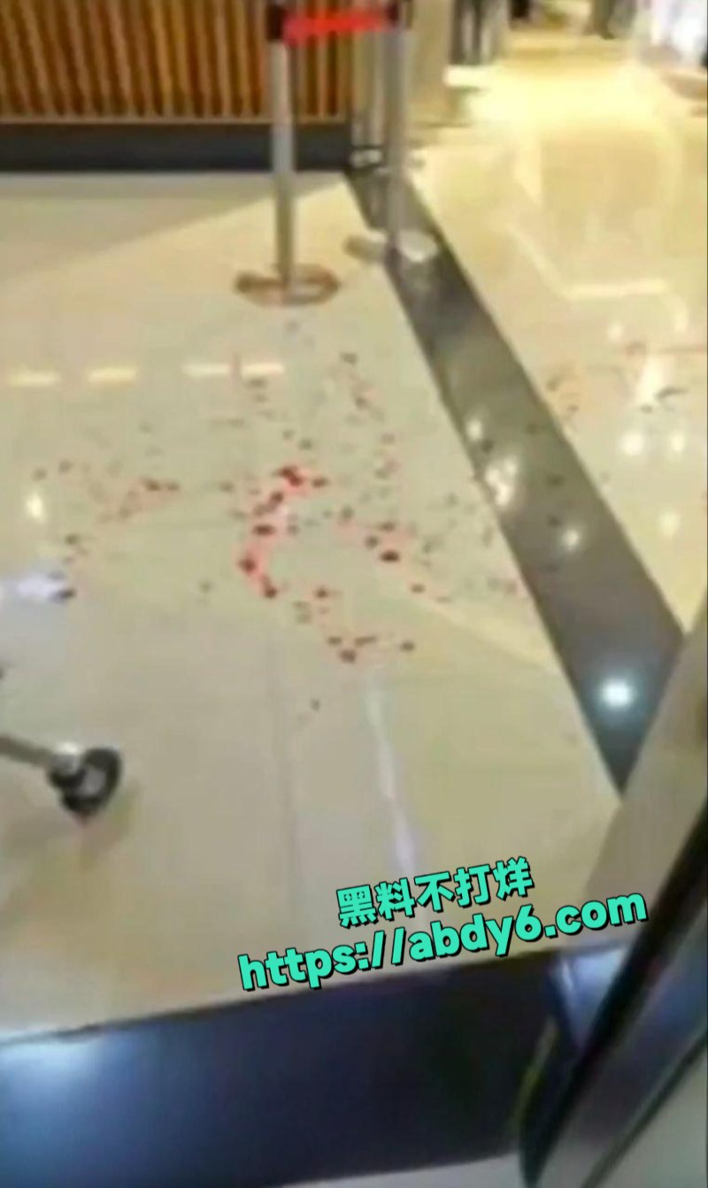 河南许昌胖东来时代广场一楼发生疑似持刀伤人事件