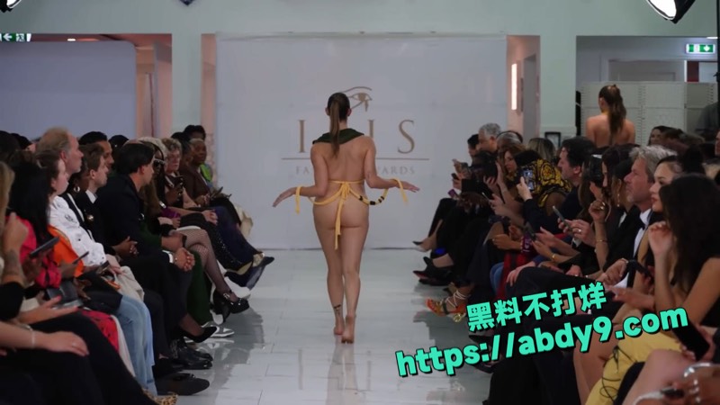 国际时尚展模特全裸试穿2