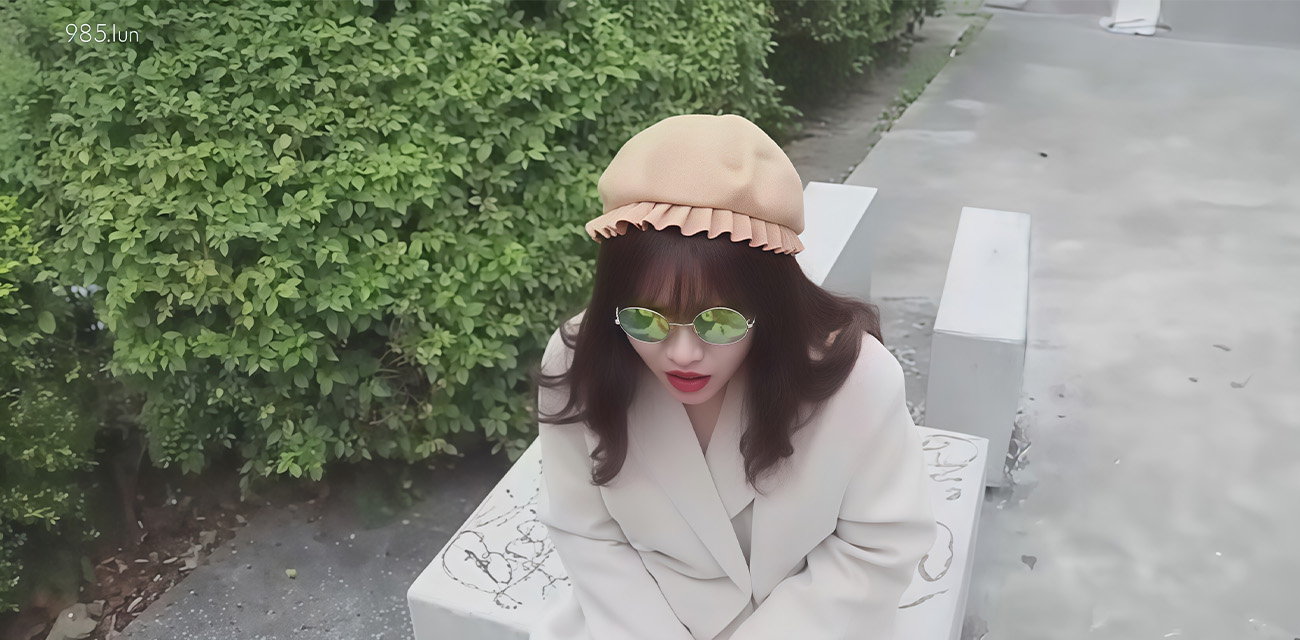 米色大衣美女万户外露出 三种不同的道具自慰 果然还是户外刺激一点