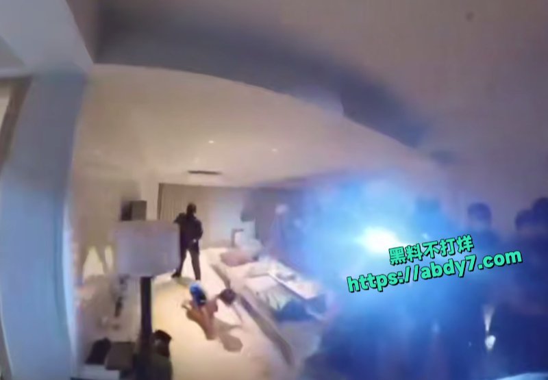 曼谷警方突袭五星级酒店同性恋毒趴2