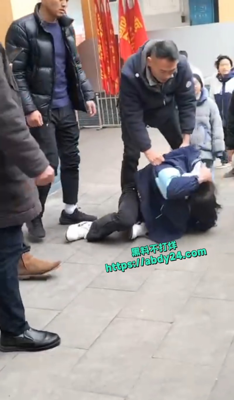 重庆垫江一中强迫学生剪发10