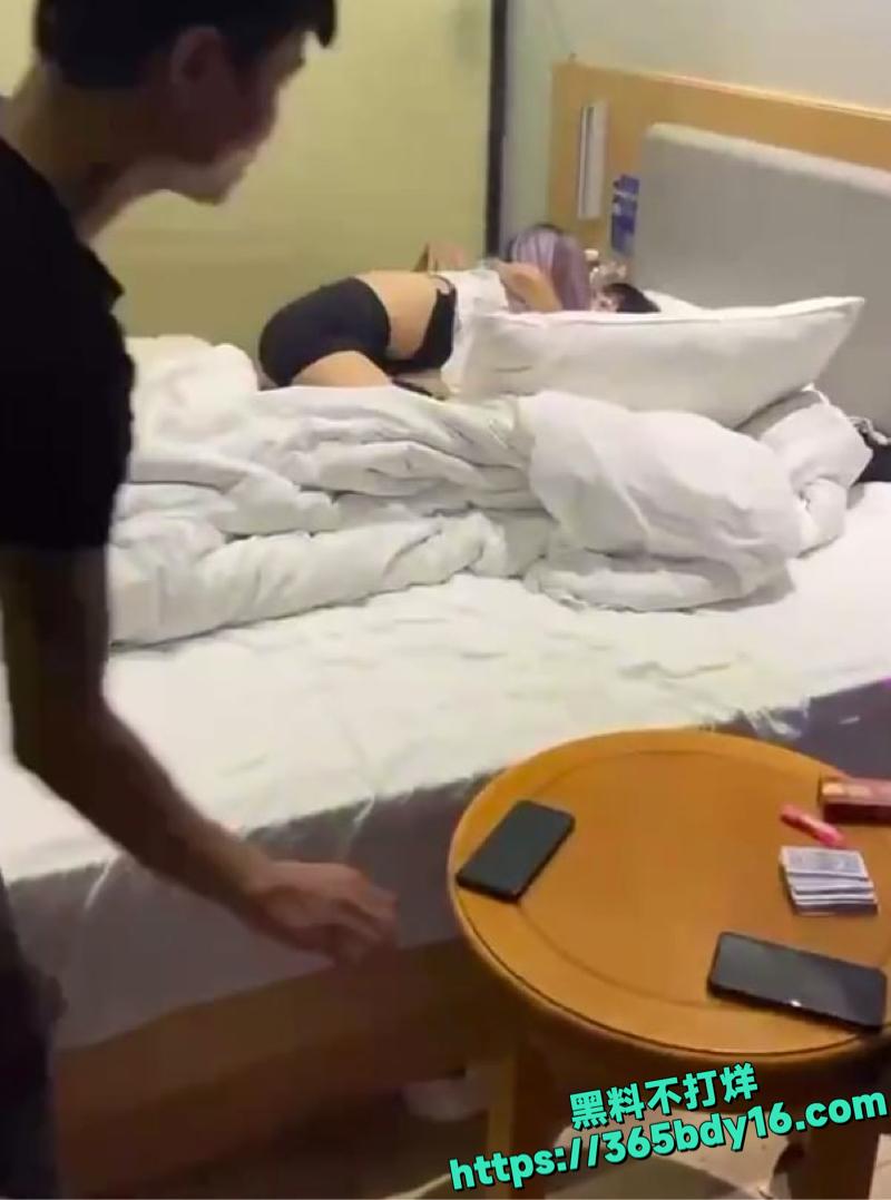 笑笑精神小妹出卖肉体7.