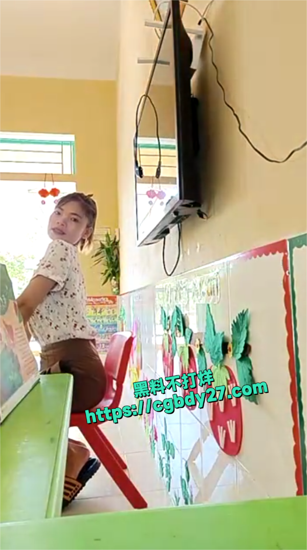 老师上课玩跳蛋