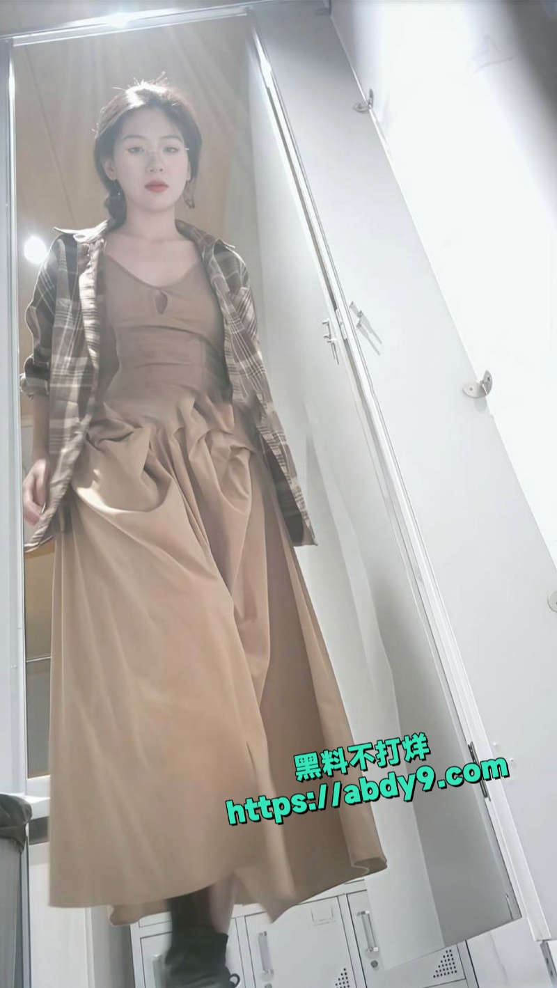 女厕偷拍御姐女神放尿合集全泄 1