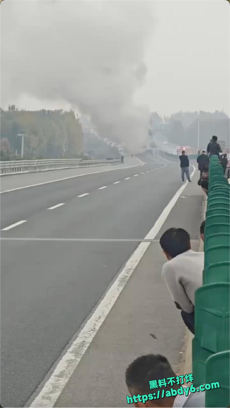 郑州中牟高速车祸视频3
