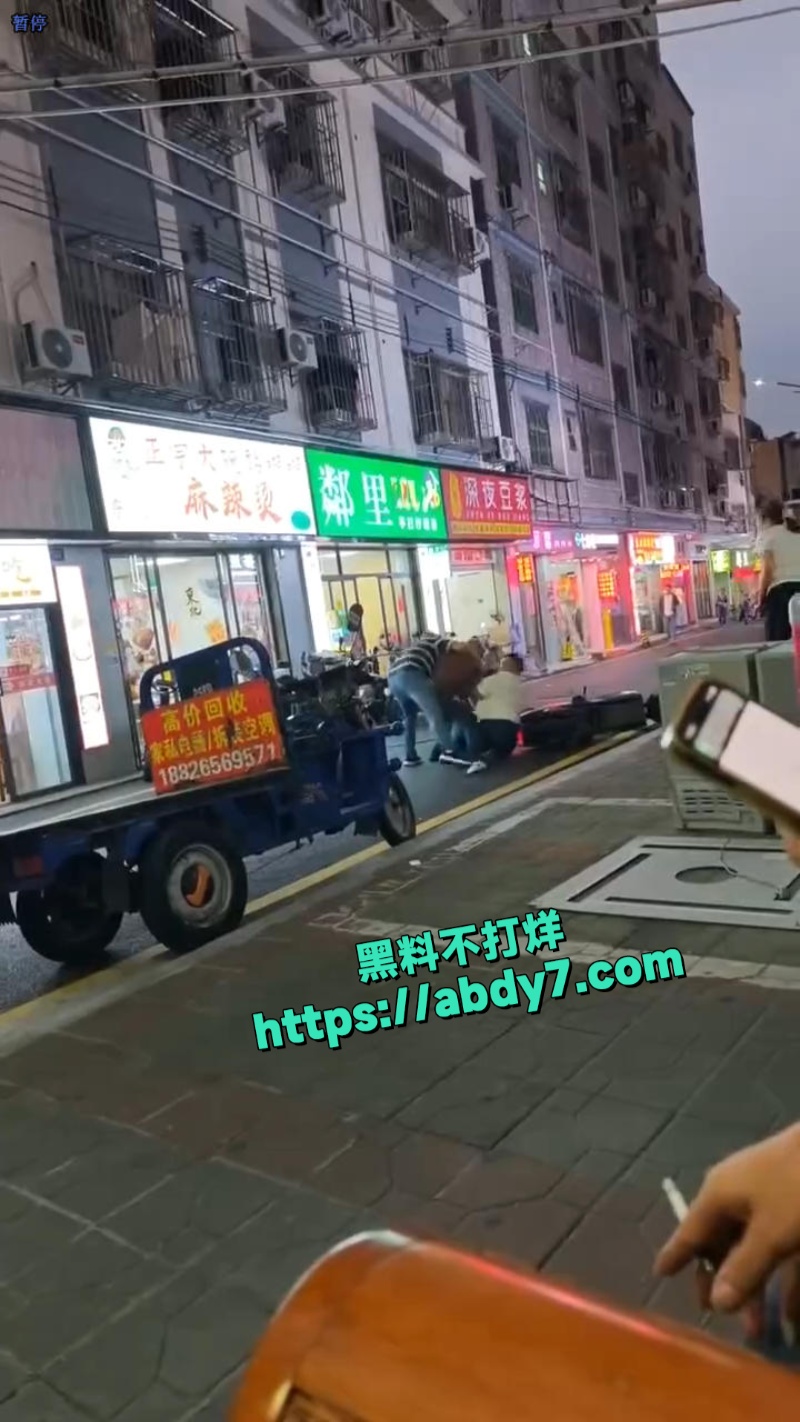 深圳龙岗街头捉奸砍人事件 6