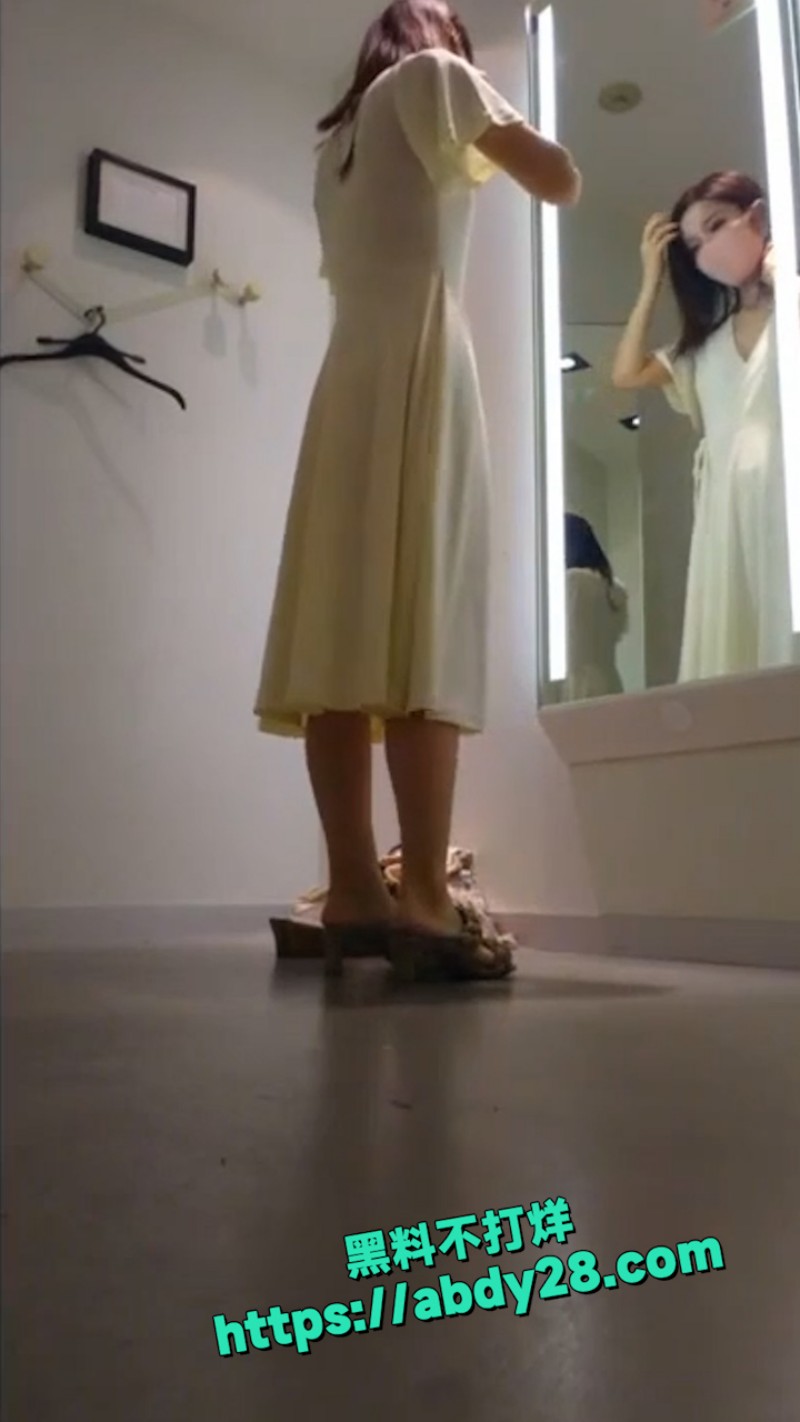 性感少妇换装沐浴 4