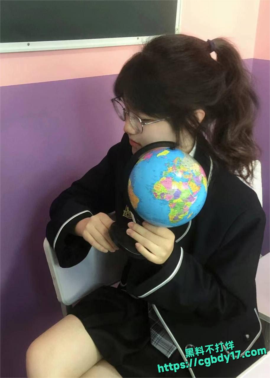 清纯大二甜妹自拍自慰16