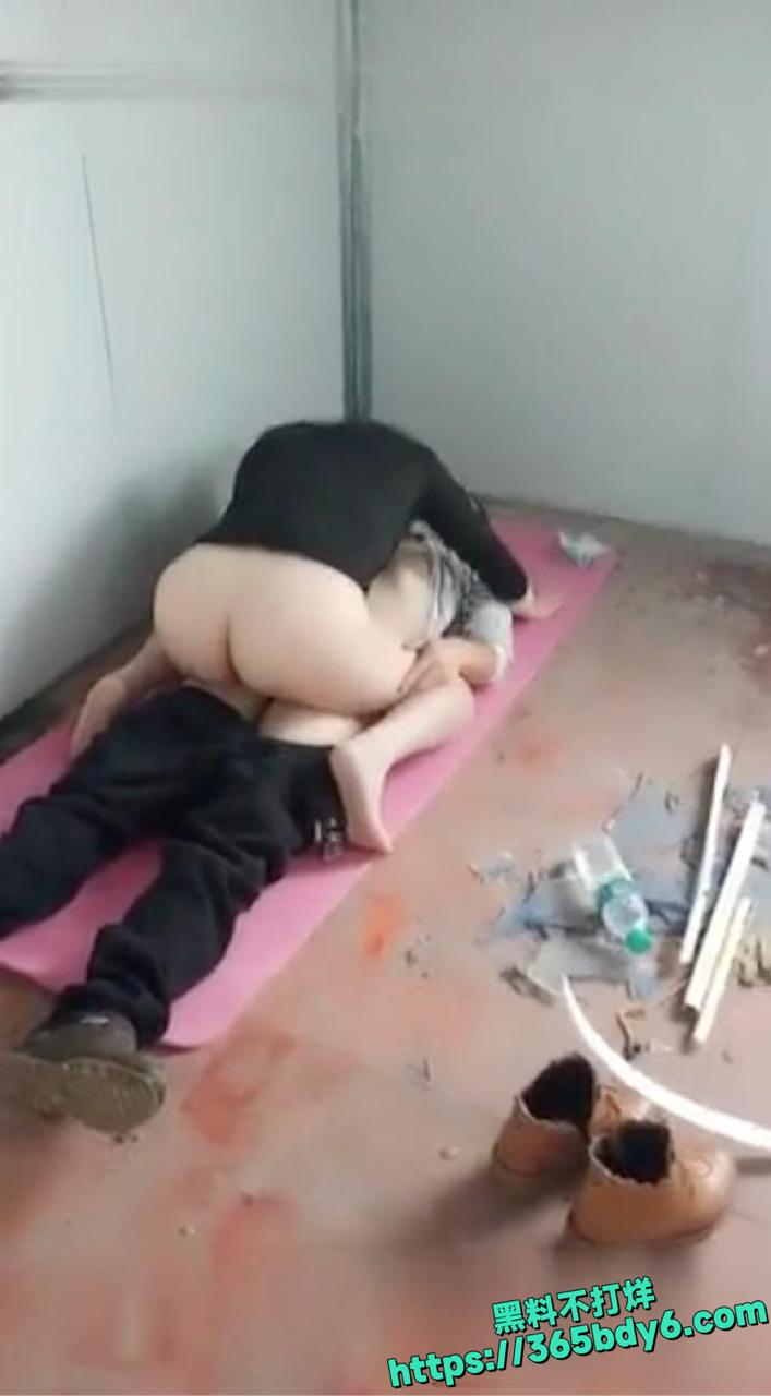 熟女练车场小雨中勾引教练1