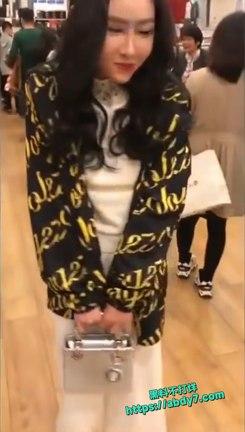 北京富二代约绿茶婊 欣杨 车展大胆调教1