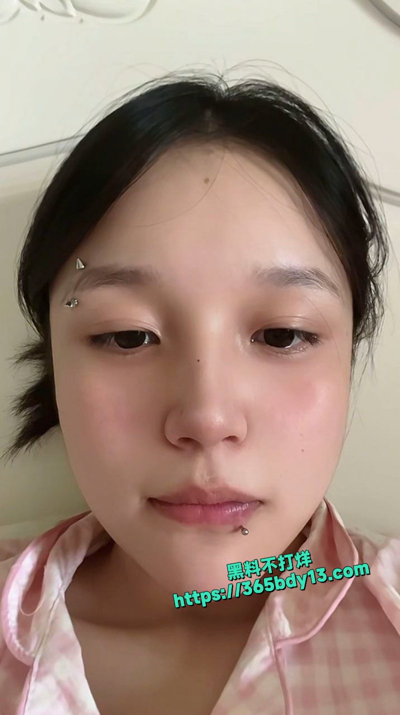 湖南长沙精神小妹刘思雨不雅私拍合集5