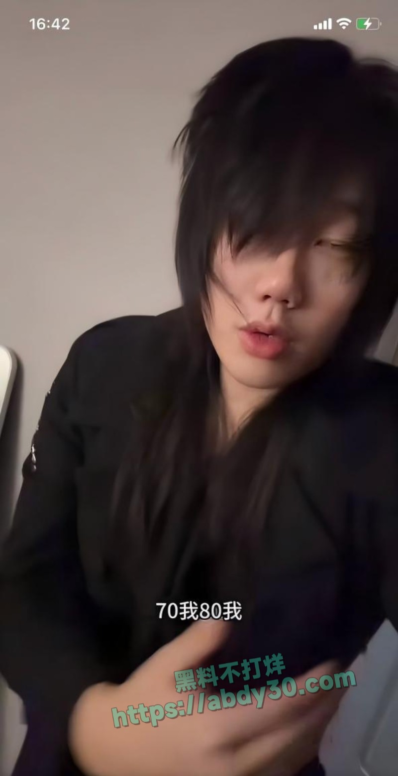 抖音地雷系博主吉他张与小帕34