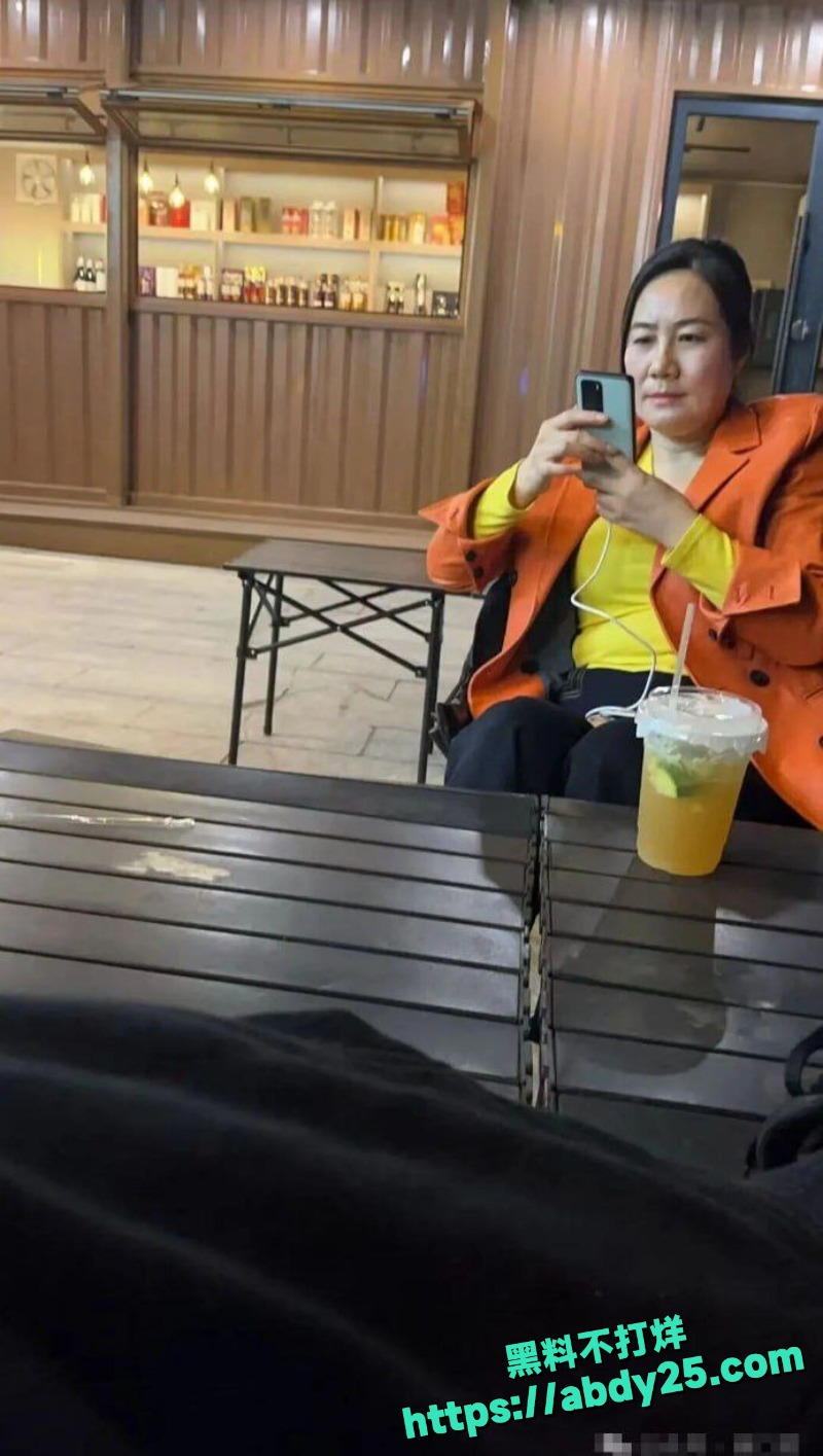 网恋奔现照骗大妈 6
