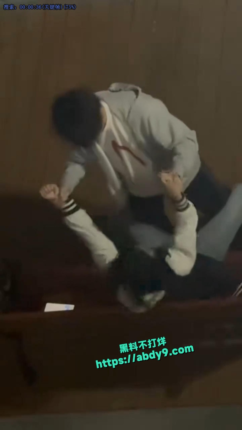 学生情侣在校园长凳交欢 8