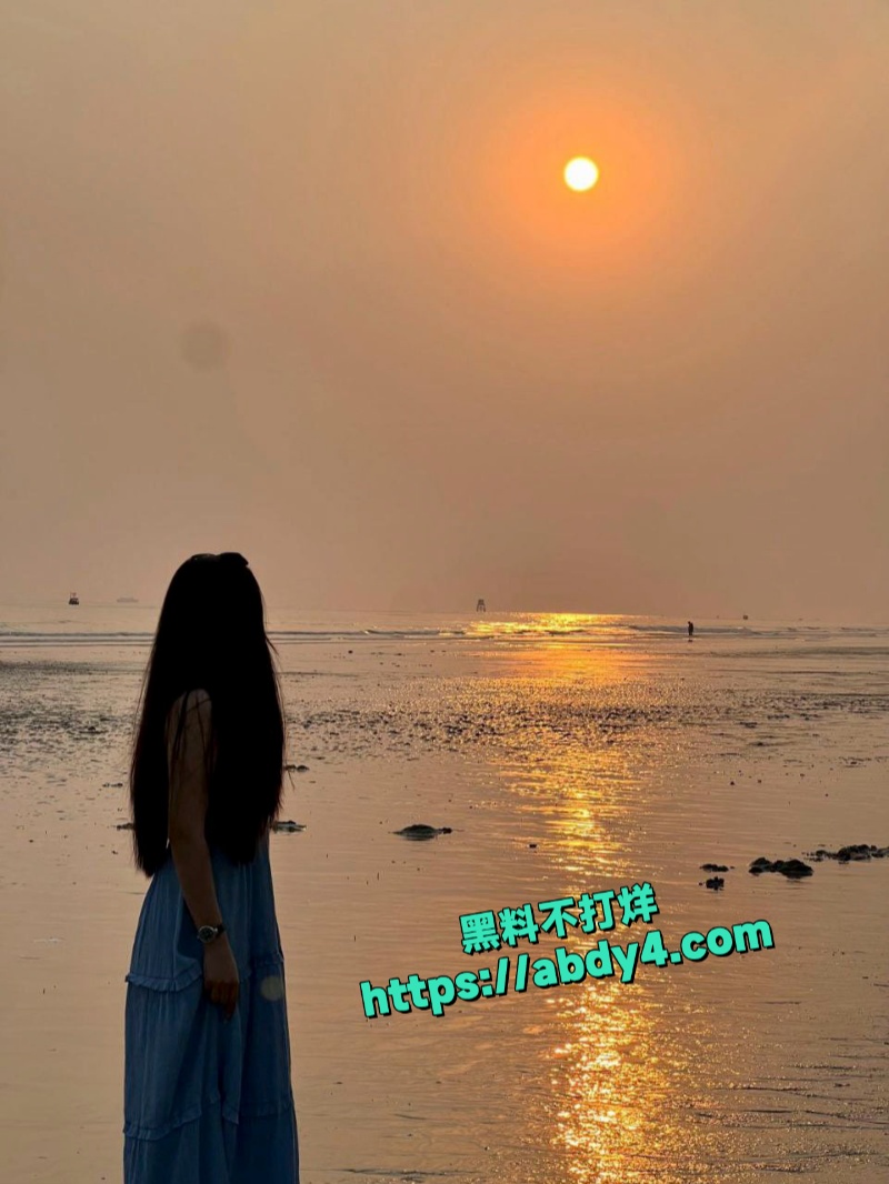约炮漂亮人妻在阳台做爱 4