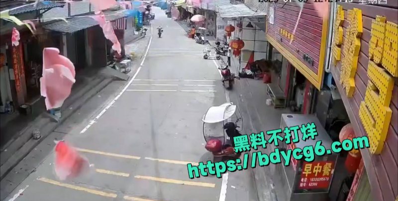 广东鬼火少年翘头头耍酷出事被车主教训8