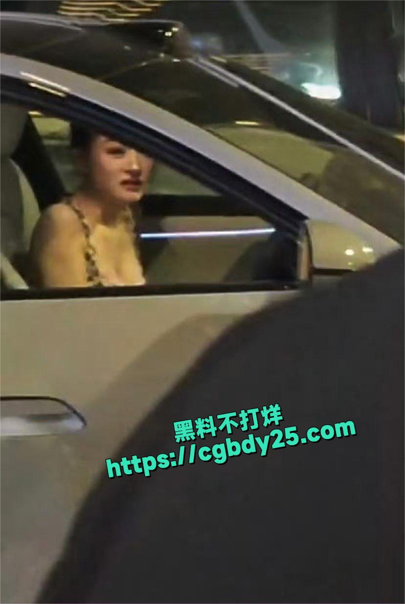 SU7女车主连撞17车12
