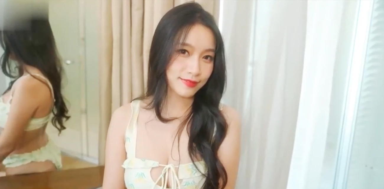 老哥外出上班后 淫荡嫂子穿上性感内衣勾引我 我掐着嫂子的脖子用力猛插！