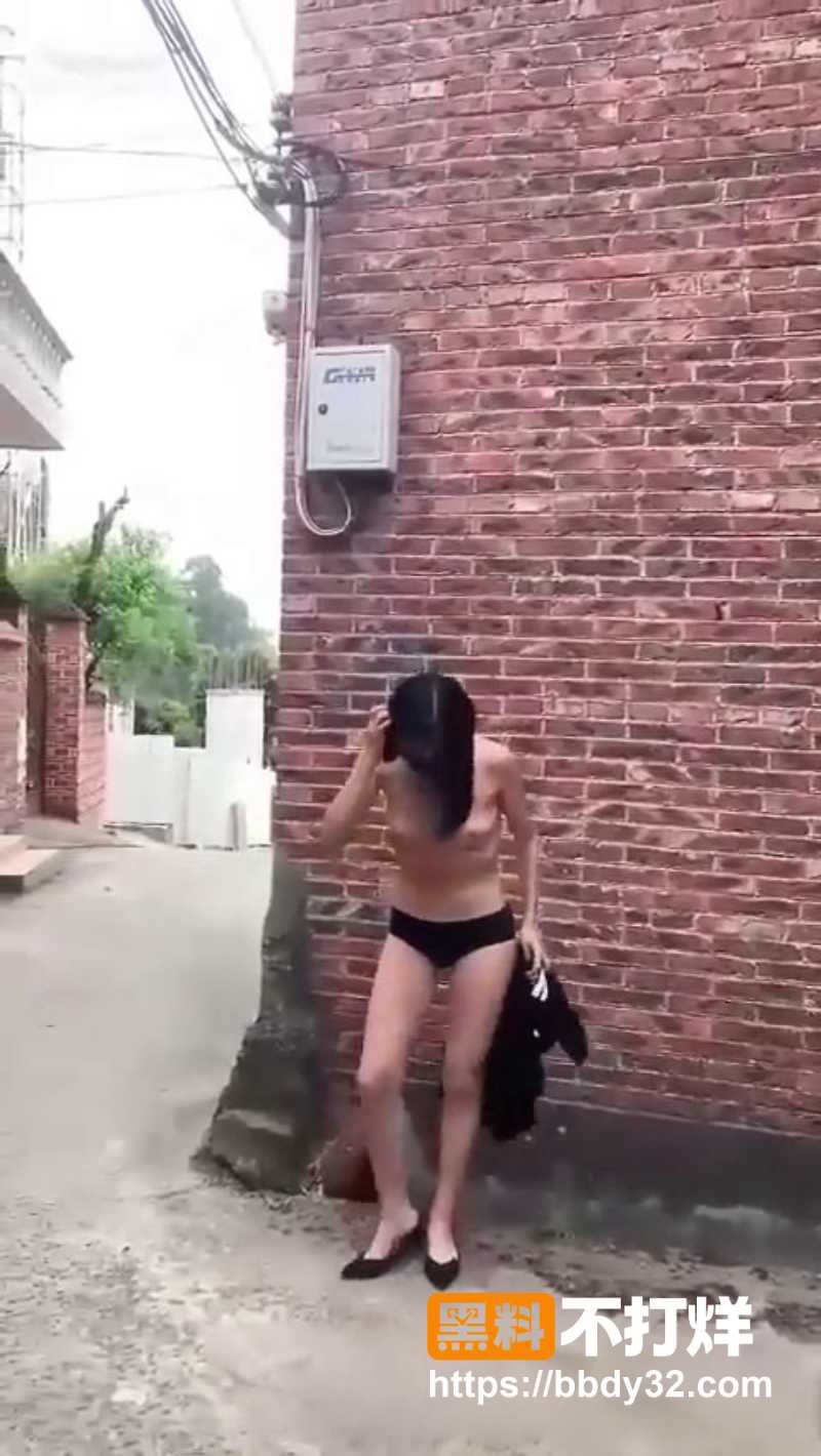 顶级反差网红 在古镇街头2