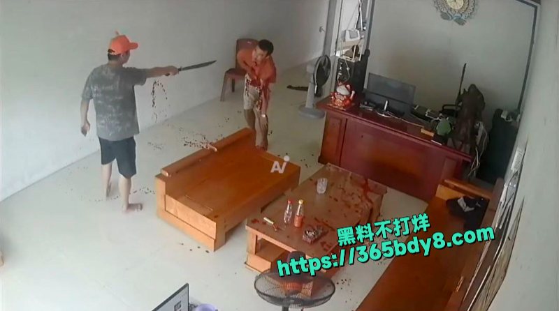 越南一名男子因感情纠纷砍断了另一名男子的手臂2