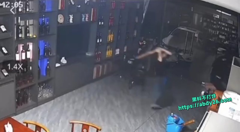 店里偷情被原配抓奸4