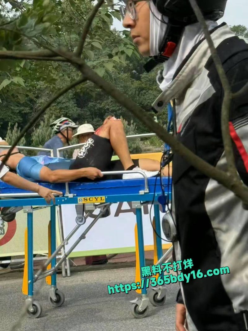 自行车比赛事故视频 6