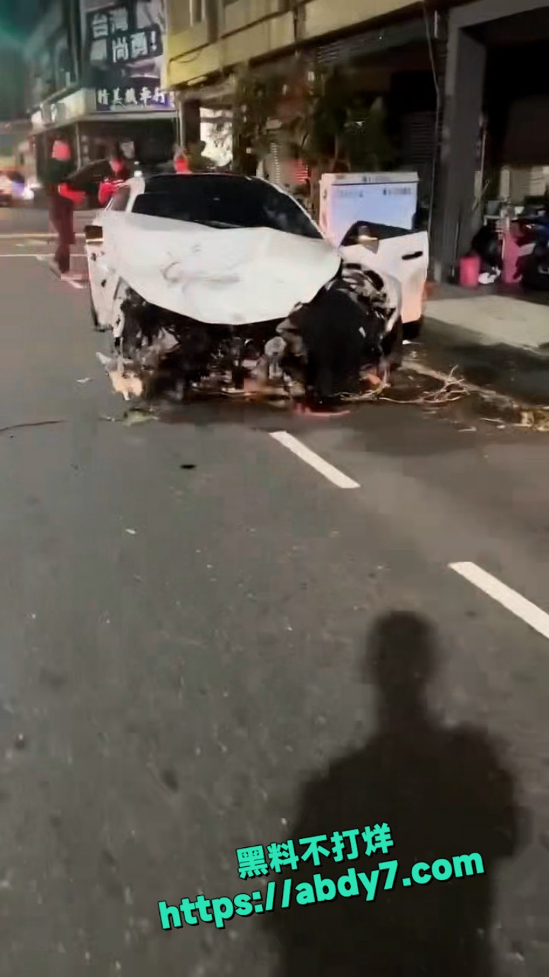 昨天台南街头车祸 3