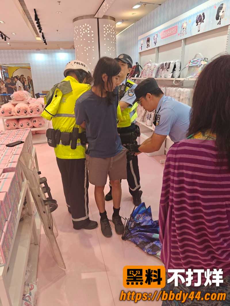 上海快闪店捅人事件13