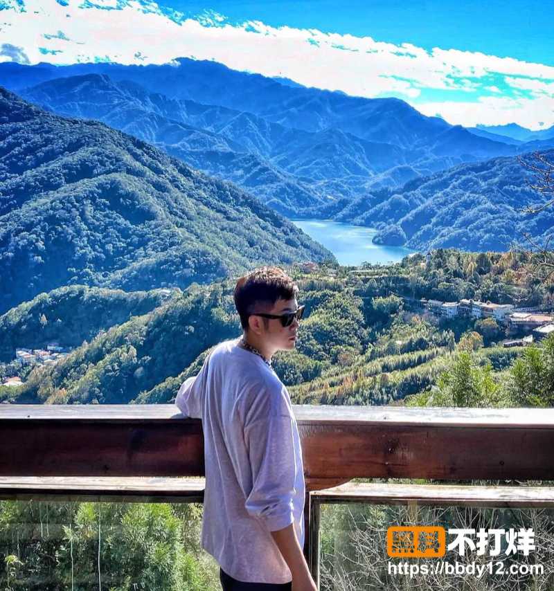 女网红小谭同学约陪大哥24