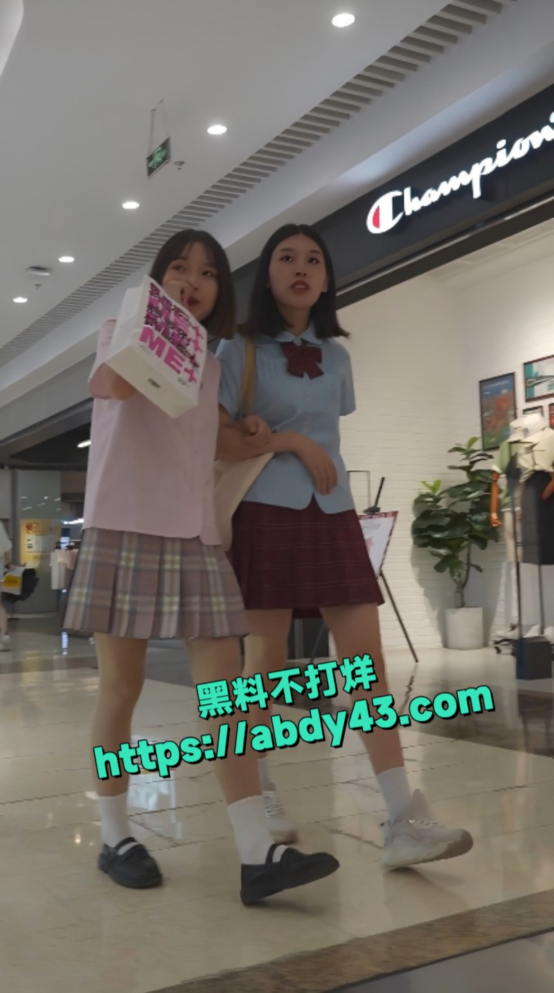 制服jk姐妹被偷拍抄底6